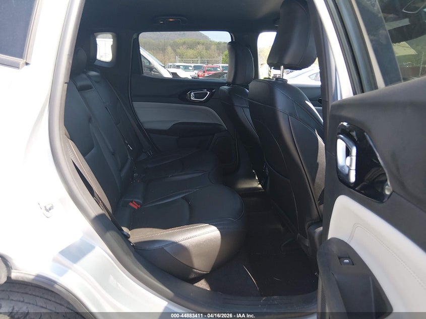 3C4NJDCN9RT158757 2024 Jeep Compass 2.0 Limited 4X4 silver