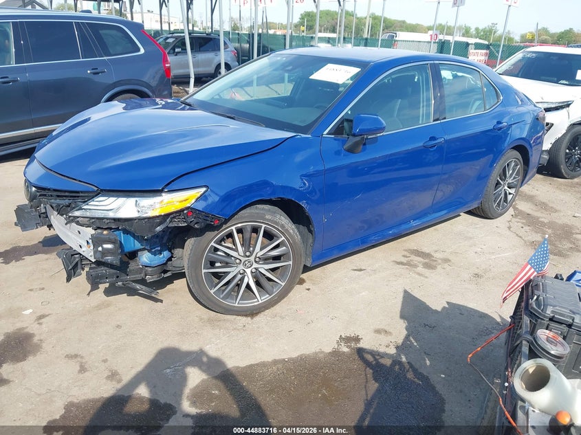 TOYOTA CAMRY - zdjęcie 2