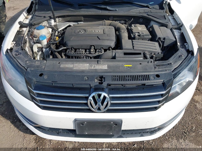 2015 Volkswagen Passat 1.8T Limited Edition VIN: 1VWAT7A30FC086671 Lot: 44884200