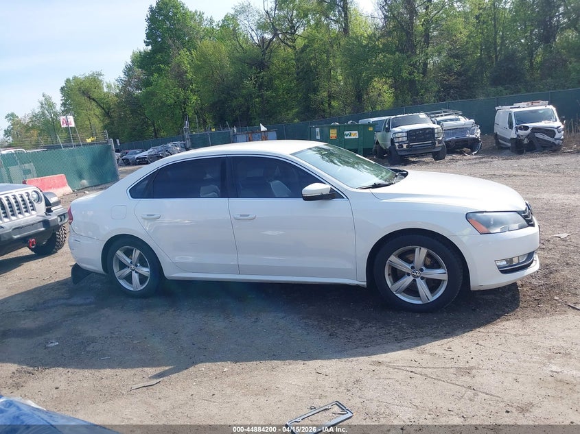 2015 Volkswagen Passat 1.8T Limited Edition VIN: 1VWAT7A30FC086671 Lot: 44884200