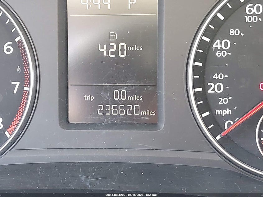 2015 Volkswagen Passat 1.8T Limited Edition VIN: 1VWAT7A30FC086671 Lot: 44884200