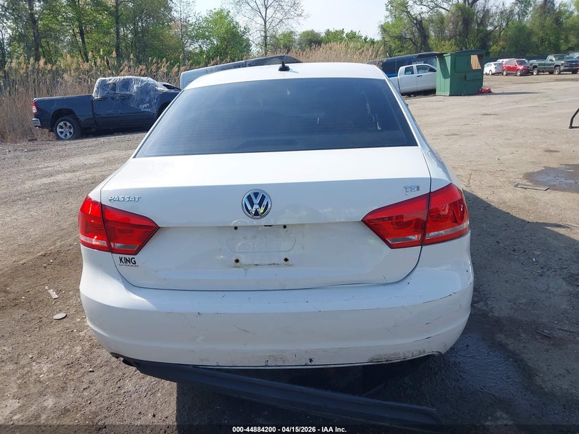 2015 Volkswagen Passat 1.8T Limited Edition VIN: 1VWAT7A30FC086671 Lot: 44884200