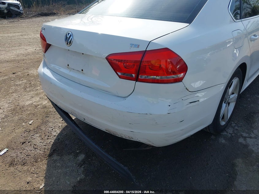 2015 Volkswagen Passat 1.8T Limited Edition VIN: 1VWAT7A30FC086671 Lot: 44884200