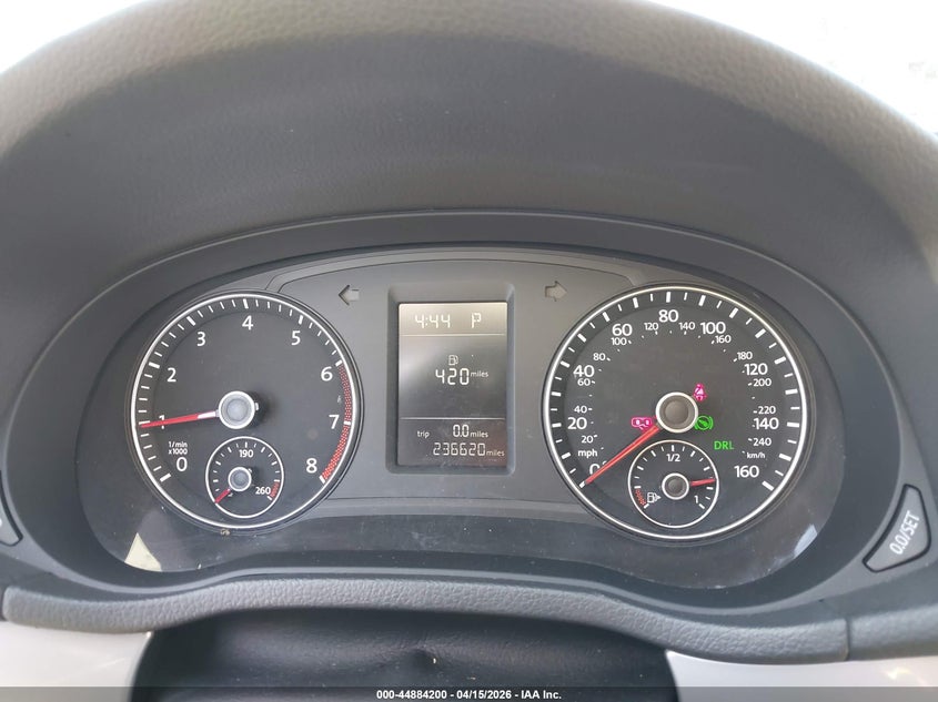 2015 Volkswagen Passat 1.8T Limited Edition VIN: 1VWAT7A30FC086671 Lot: 44884200