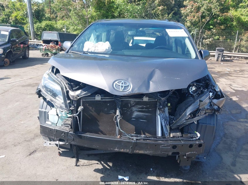 2017 Toyota Sienna Se Premium 8 Passenger VIN: 5TDXZ3DCXHS834697 Lot: 44884259