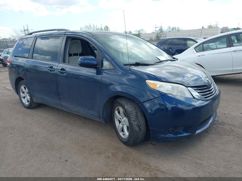 2012 Toyota Sienna Le V6 8 Passenger