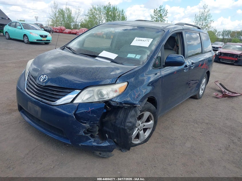 2012 Toyota Sienna Le V6 8 Passenger
