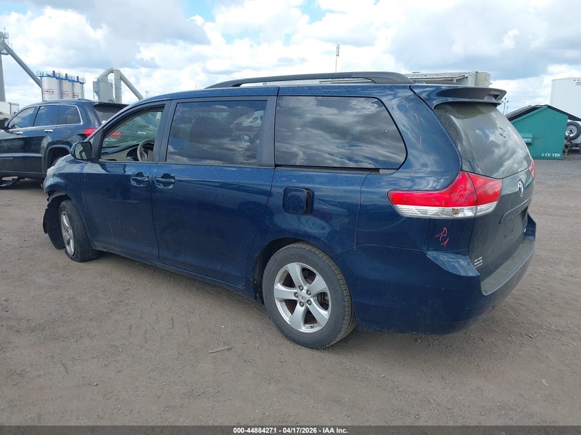 2012 Toyota Sienna Le V6 8 Passenger