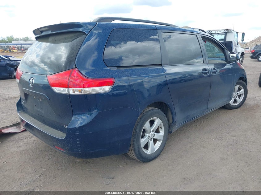 2012 Toyota Sienna Le V6 8 Passenger