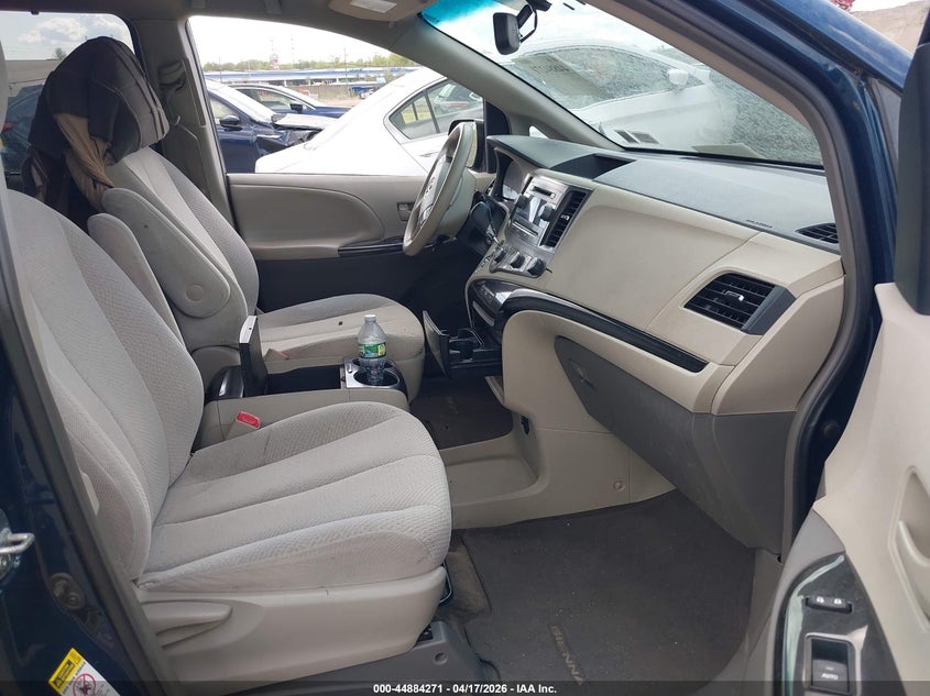 2012 Toyota Sienna Le V6 8 Passenger