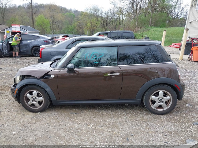2011 Mini Cooper VIN: WMWSU3C54BT092430 Lot: 44884452