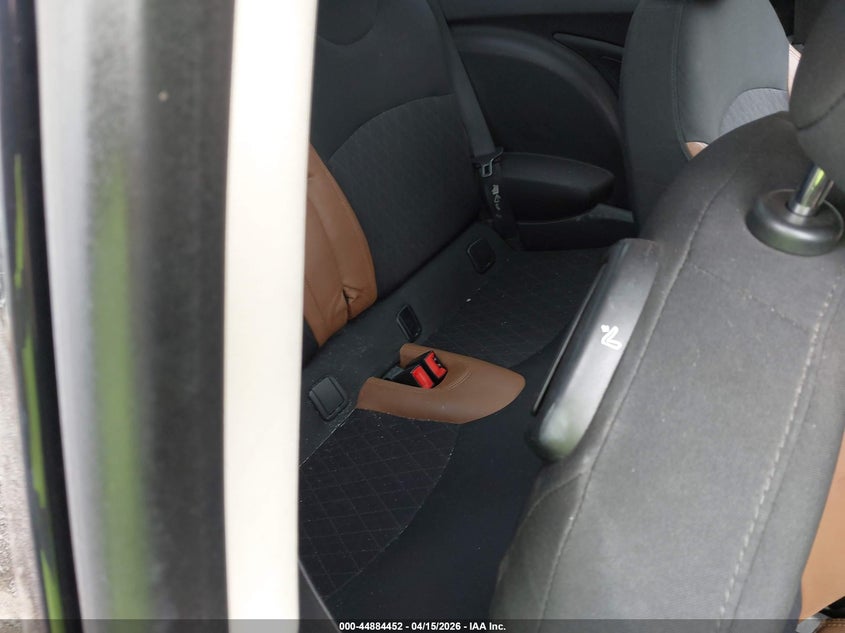 2011 Mini Cooper VIN: WMWSU3C54BT092430 Lot: 44884452