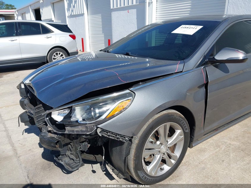 VIN 5NPE34AF4JH670274 2018 HYUNDAI SONATA SPORT
