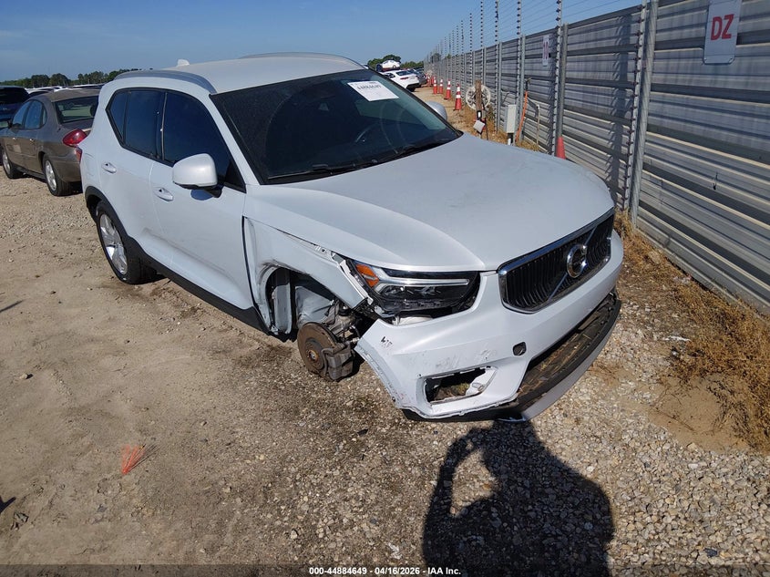 2022 Volvo Xc40 T4 Momentum