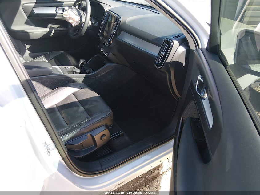 2022 Volvo Xc40 T4 Momentum