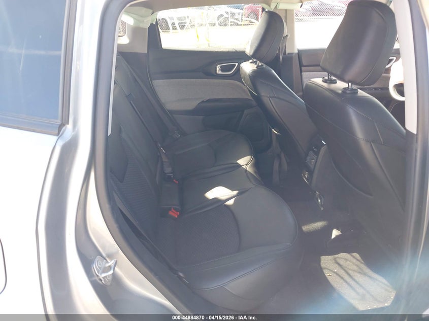 2022 Jeep Compass Latitude 4X4 VIN: 3C4NJDBB3NT102217 Lot: 44884870