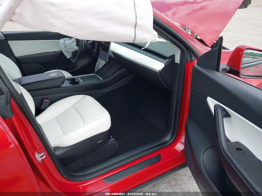 VIN: JF1VBAN67R9807682 2022 TESLA Y 1