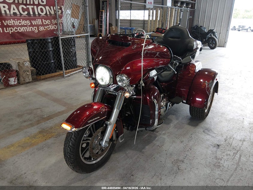 2016 HARLEY-DAVIDSON FLHTCUTG auction photo 2