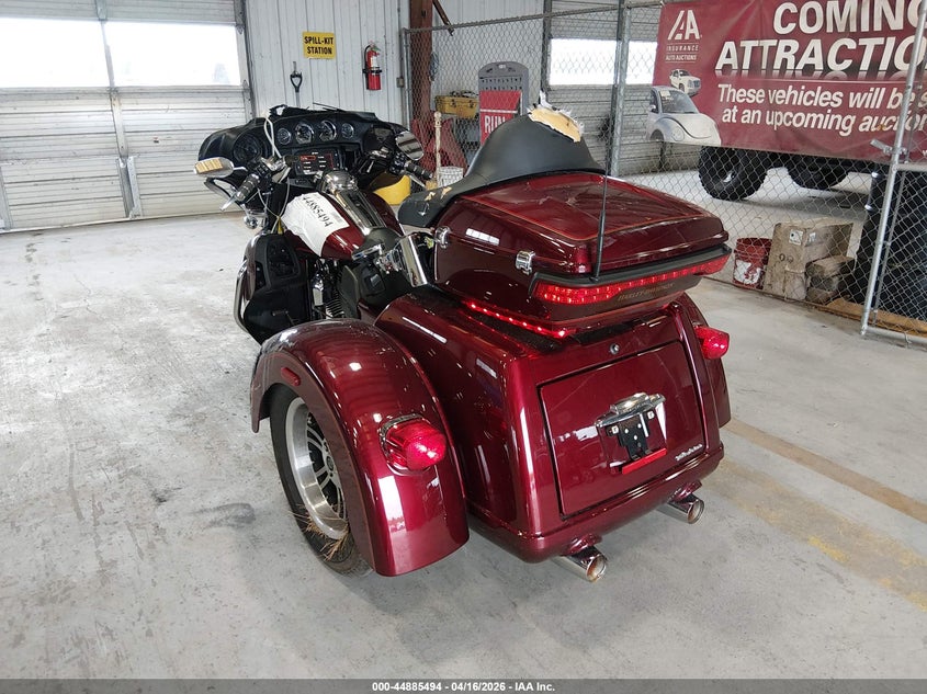 2016 HARLEY-DAVIDSON FLHTCUTG auction photo 3