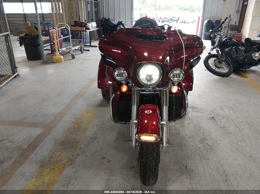 2016 HARLEY-DAVIDSON FLHTCUTG auction photo 5