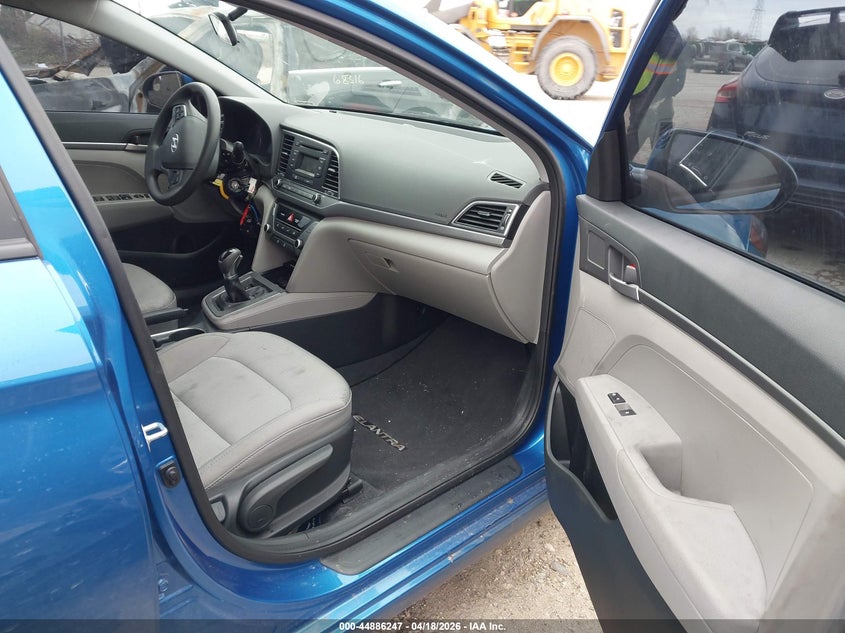 VIN 5NPD74LF1JH242210 2018 HYUNDAI ELANTRA SE