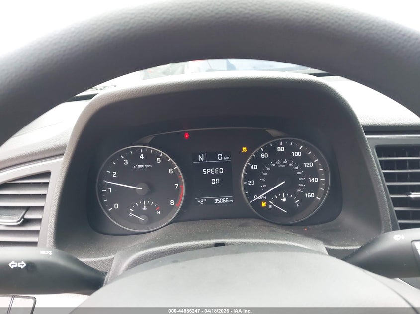 VIN 5NPD74LF1JH242210 2018 HYUNDAI ELANTRA SE