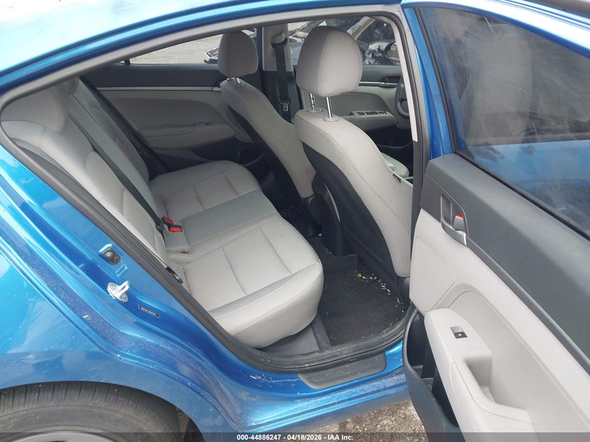 VIN 5NPD74LF1JH242210 2018 HYUNDAI ELANTRA SE