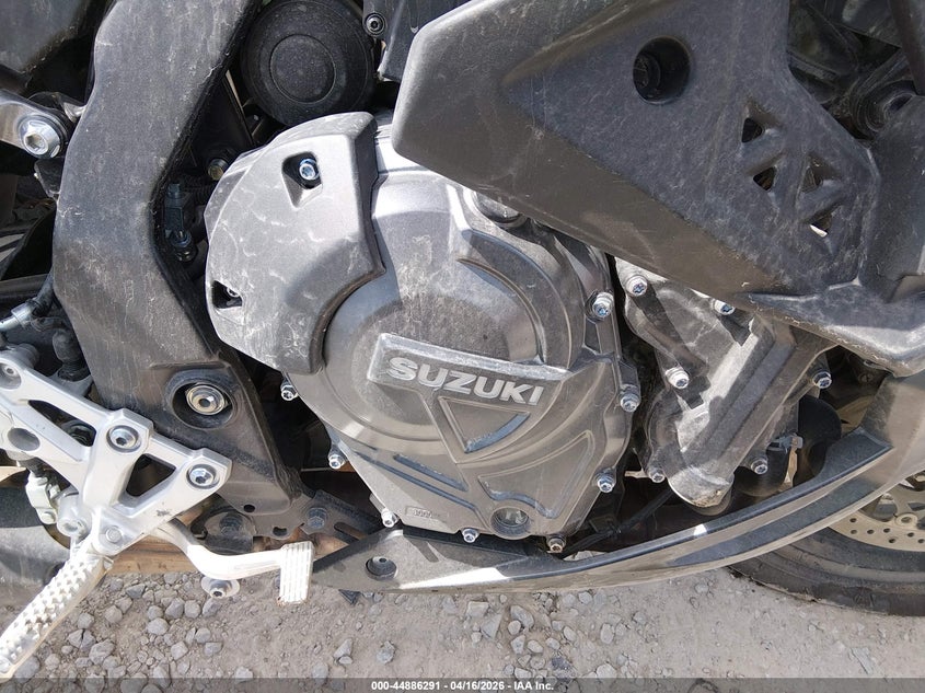 2025 Suzuki Gsx800 F VIN: JS1EM13B1S7102327 Lot: 44886291