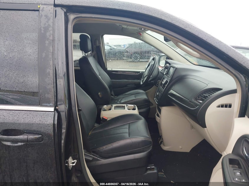 2014 Chrysler Town & Country Touring