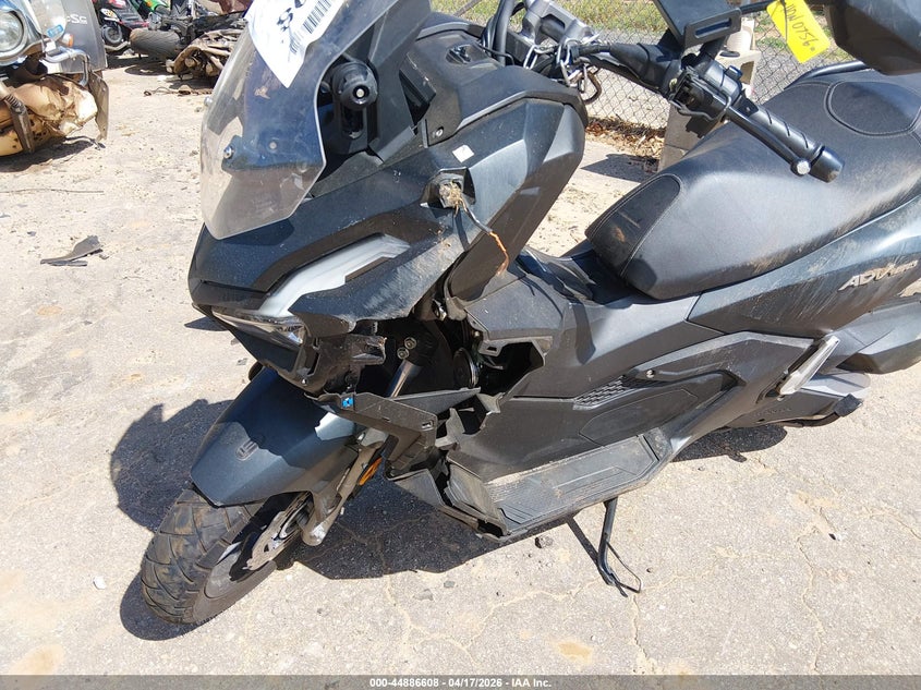 2025 HONDA X-ADV BIKE 1