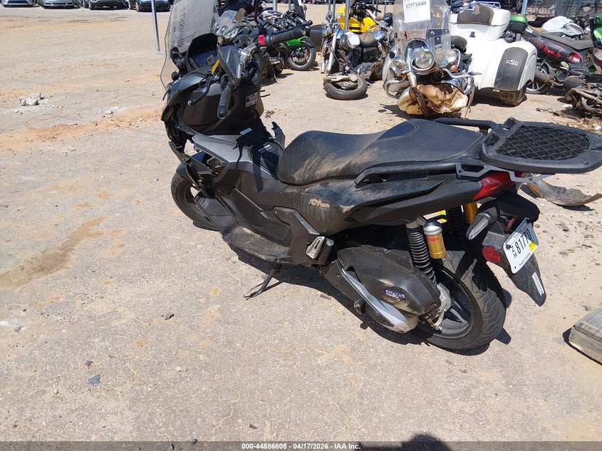 2025 HONDA X-ADV BIKE 1