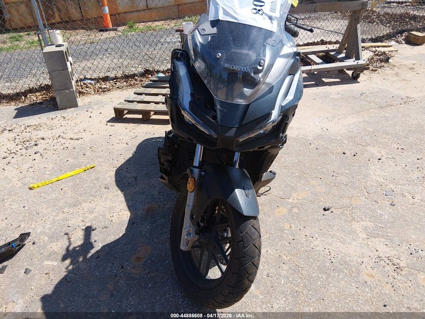 2025 HONDA X-ADV BIKE 1