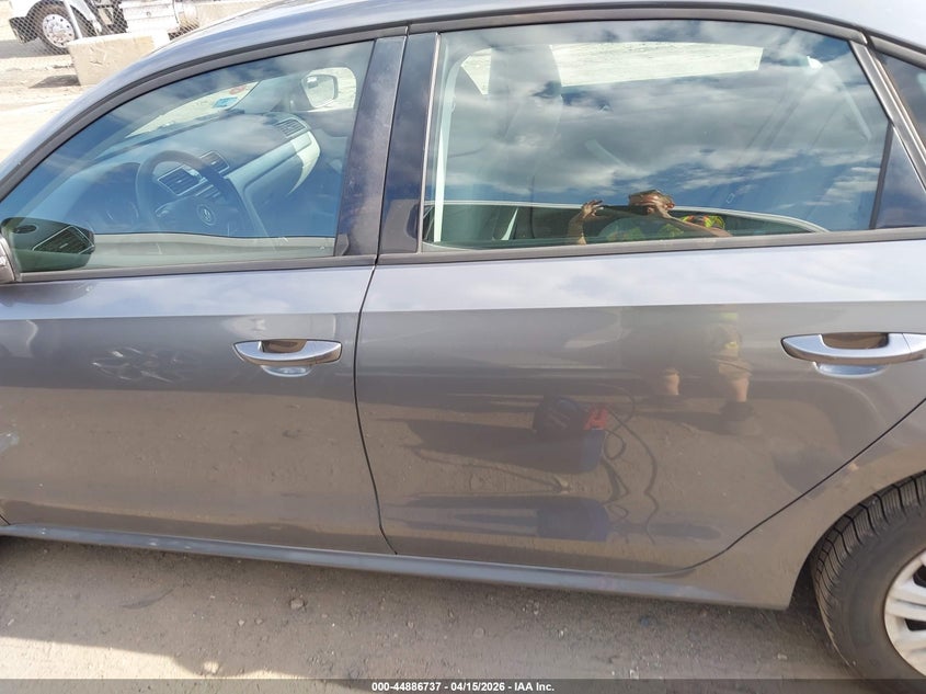 2014 Volkswagen Passat 1.8T S VIN: 1VWAS7A39EC084029 Lot: 44886737