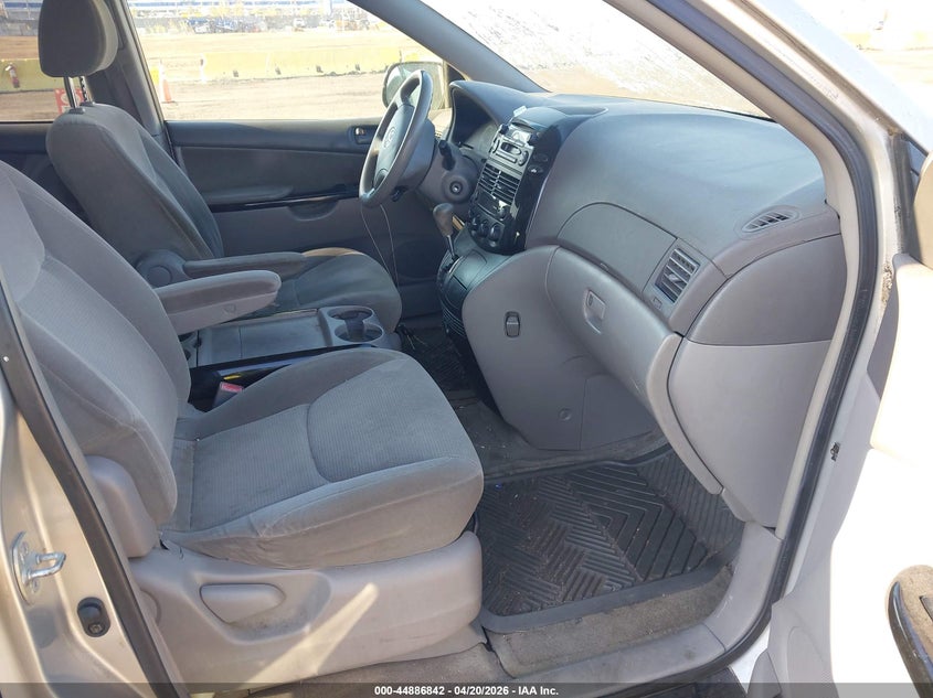 2004 Toyota Sienna Le