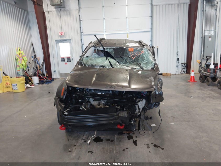 2017 Jeep Renegade 2.4 Trailhawk 4X4 grey Lot 111044886876 Vin ZACCJBCBXHPG35607