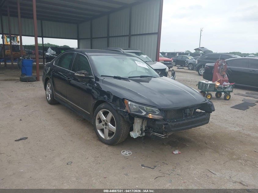 2017 VOLKSWAGEN PASSAT 1.8T R-LINE