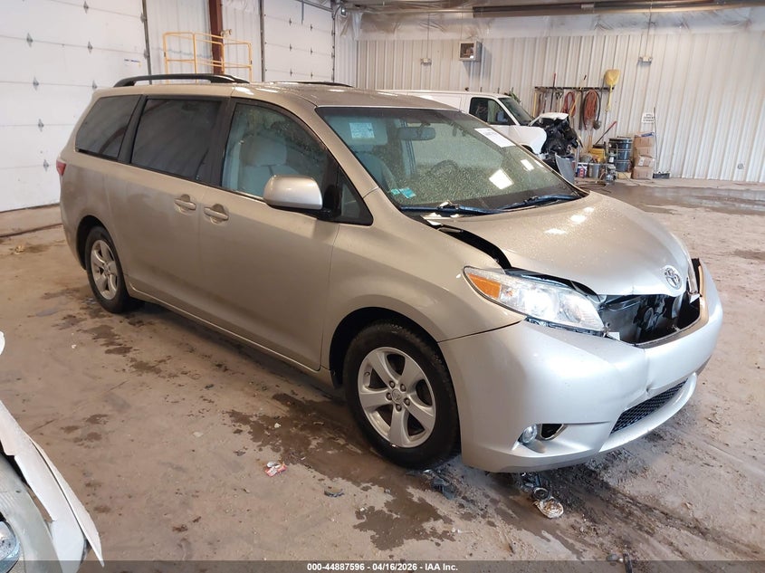 2015 Toyota Sienna Le 8 Passenger