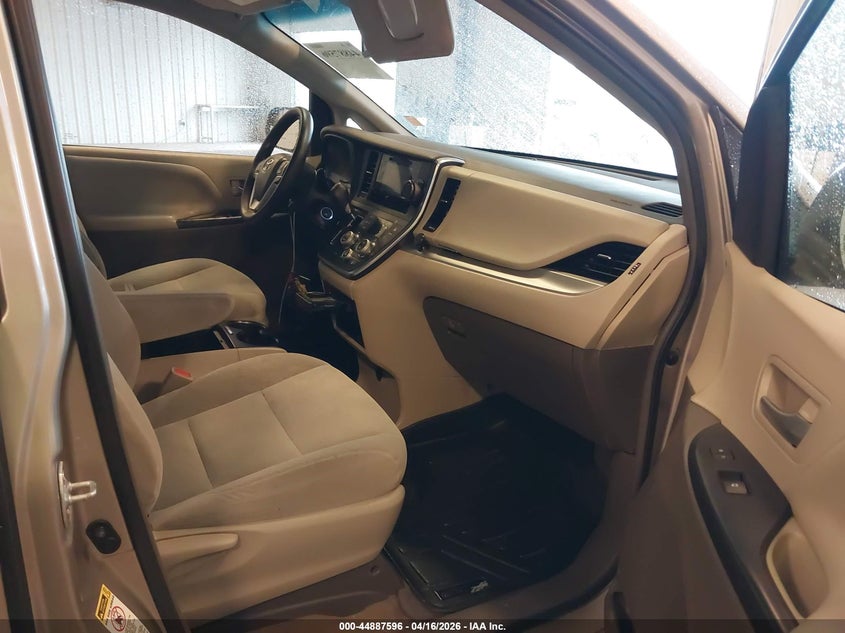 2015 Toyota Sienna Le 8 Passenger