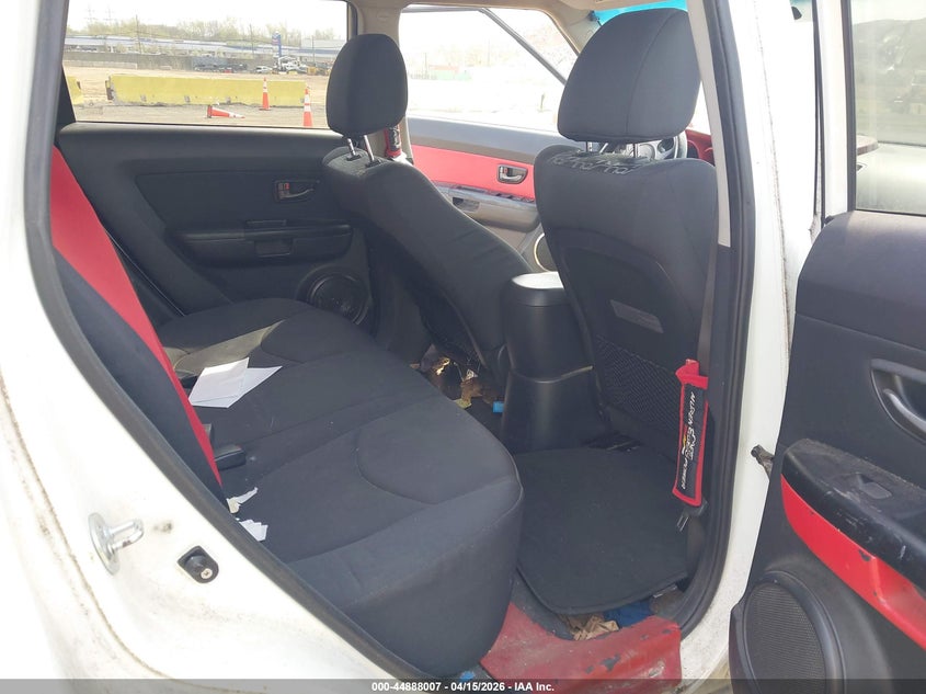 2010 Kia Soul + VIN: KNDJT2A25A7701875 Lot: 44888007