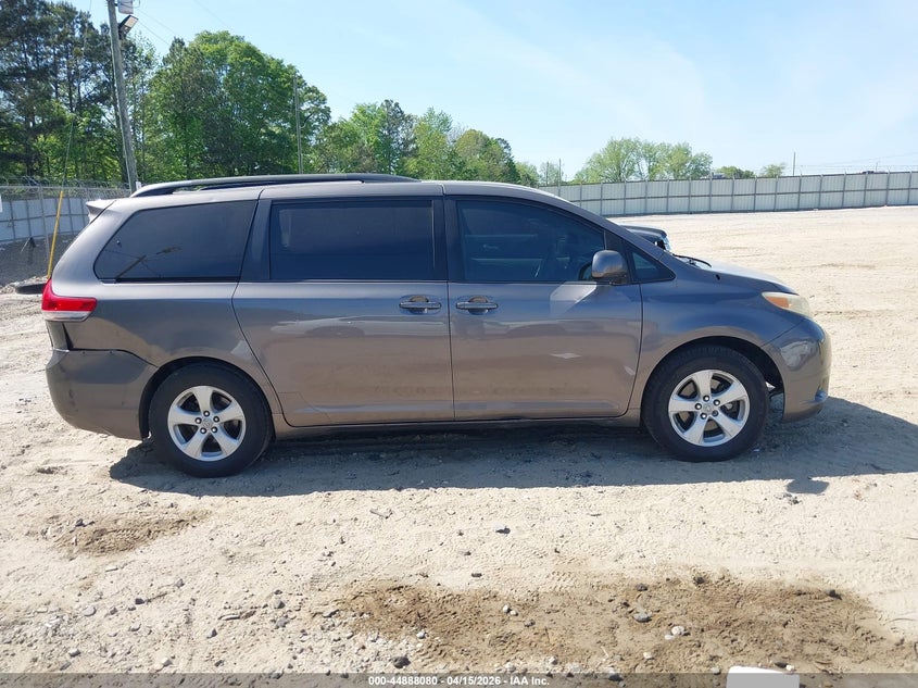 2011 Toyota Sienna Le V6 VIN: 5TDKK3DC3BS135031 Lot: 44888080