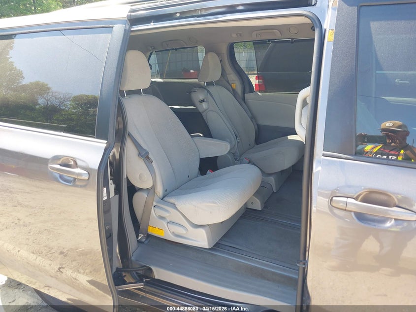 2011 Toyota Sienna Le V6 VIN: 5TDKK3DC3BS135031 Lot: 44888080