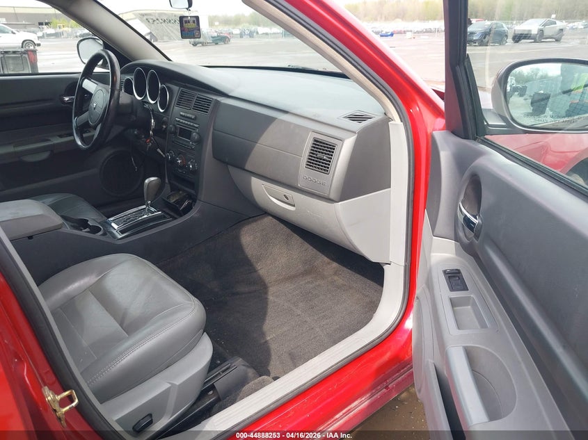 2005 Dodge Magnum Se