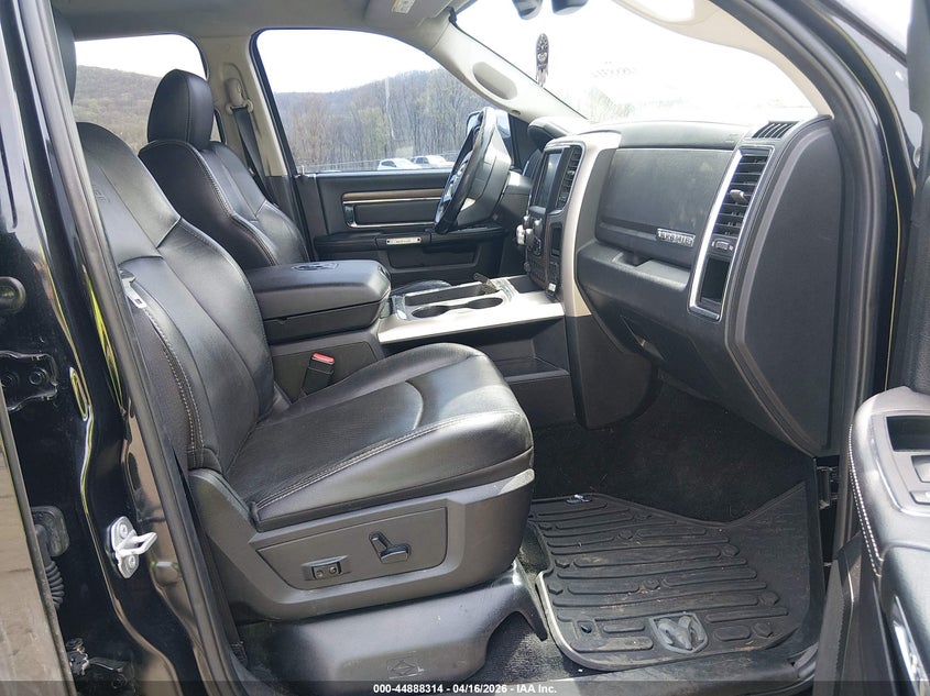2016 Ram 1500 240.0 Ram Laramie black Lot 111044888314 Vin 1C6RR7NM9GS366112