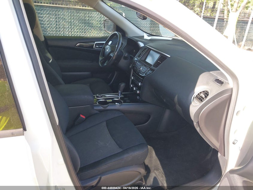 2017 Nissan Pathfinder Sv