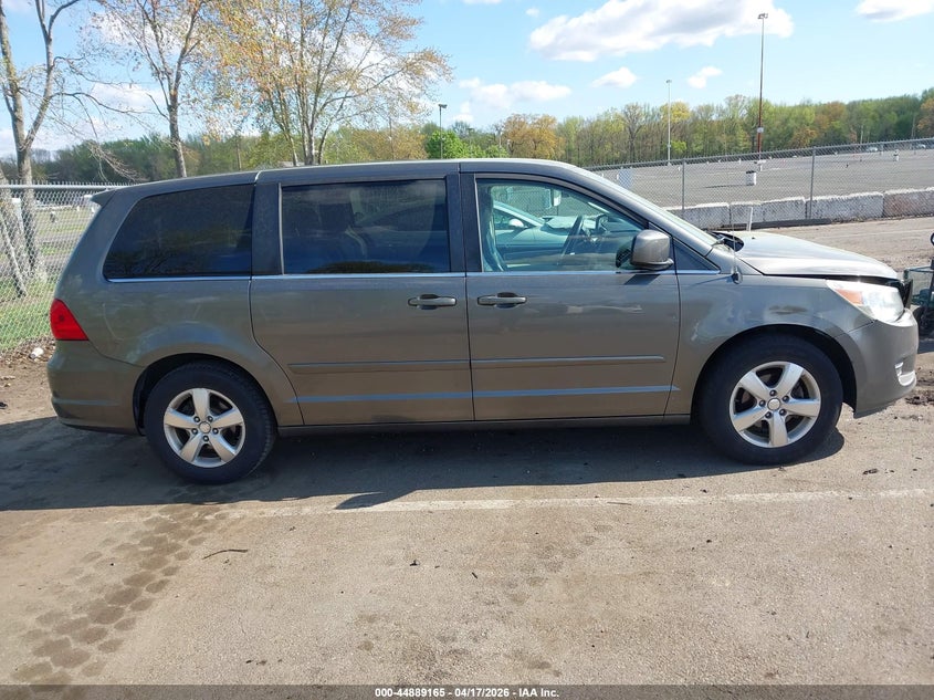 2010 Volkswagen Routan Se VIN: 2V4RW3D15AR407223 Lot: 44889165