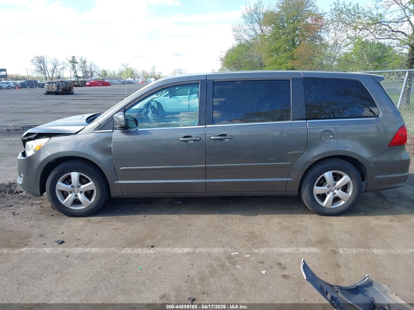 2010 Volkswagen Routan Se VIN: 2V4RW3D15AR407223 Lot: 44889165