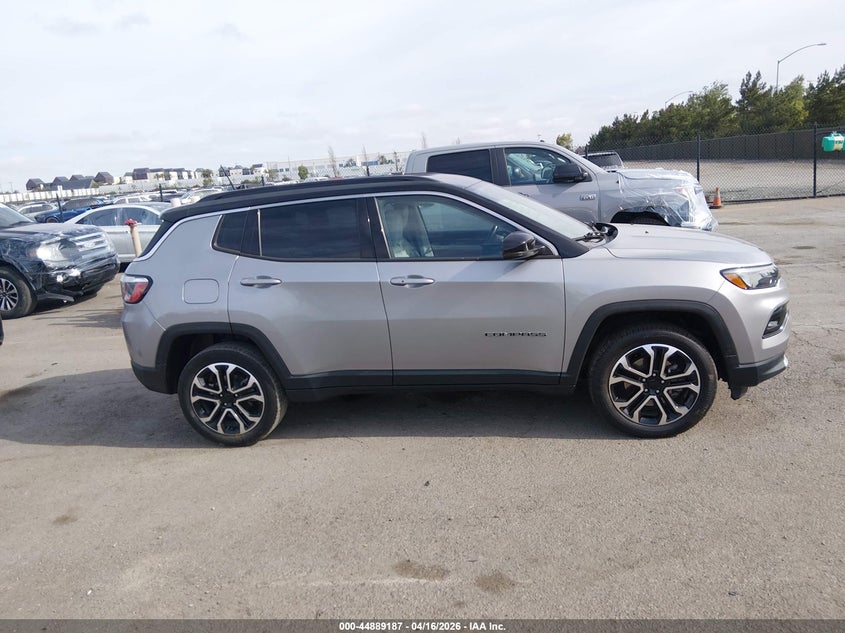 3C4NJDCB6NT176696 2022 Jeep Compass 2.4 Limited 4X4 silver