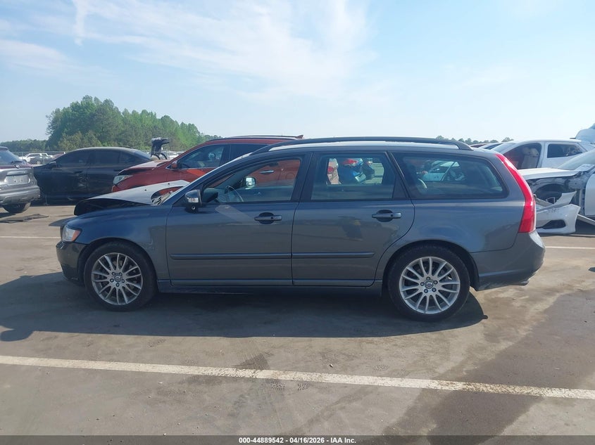 2011 Volvo V50 T5/T5 R-Design VIN: YV1672MW1B2619790 Lot: 44889542