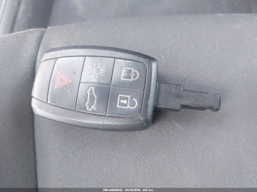 2011 Volvo V50 T5/T5 R-Design VIN: YV1672MW1B2619790 Lot: 44889542