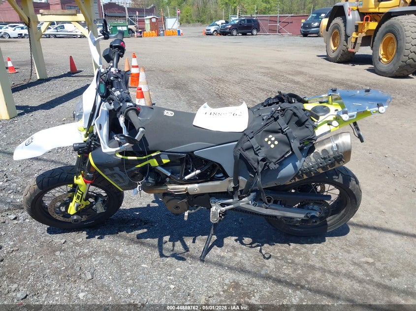 2023 Husqvarna Supermoto 701 VIN: VBKUSV407PM744540 Lot: 44889762